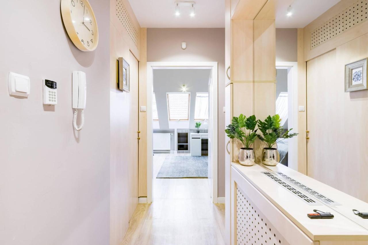 Sunny And Central Penthouse With Private Garage Budapest Bagian luar foto