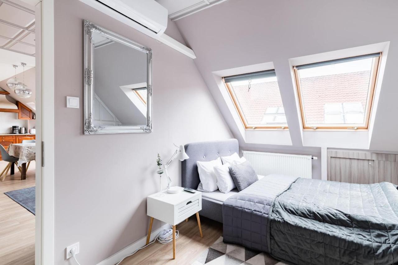 Sunny And Central Penthouse With Private Garage Budapest Bagian luar foto