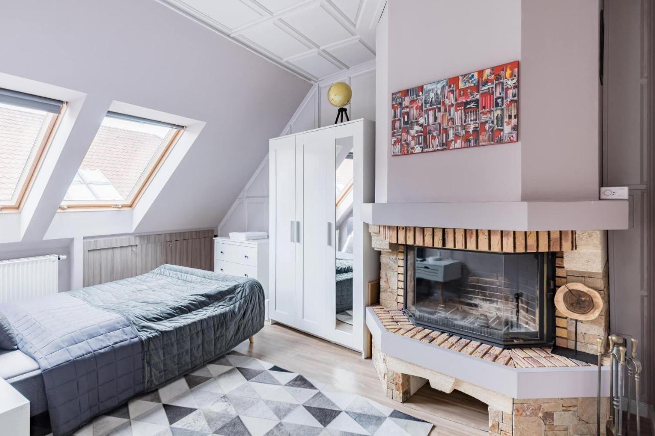 Sunny And Central Penthouse With Private Garage Budapest Bagian luar foto