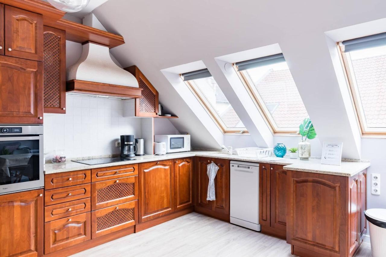 Sunny And Central Penthouse With Private Garage Budapest Bagian luar foto