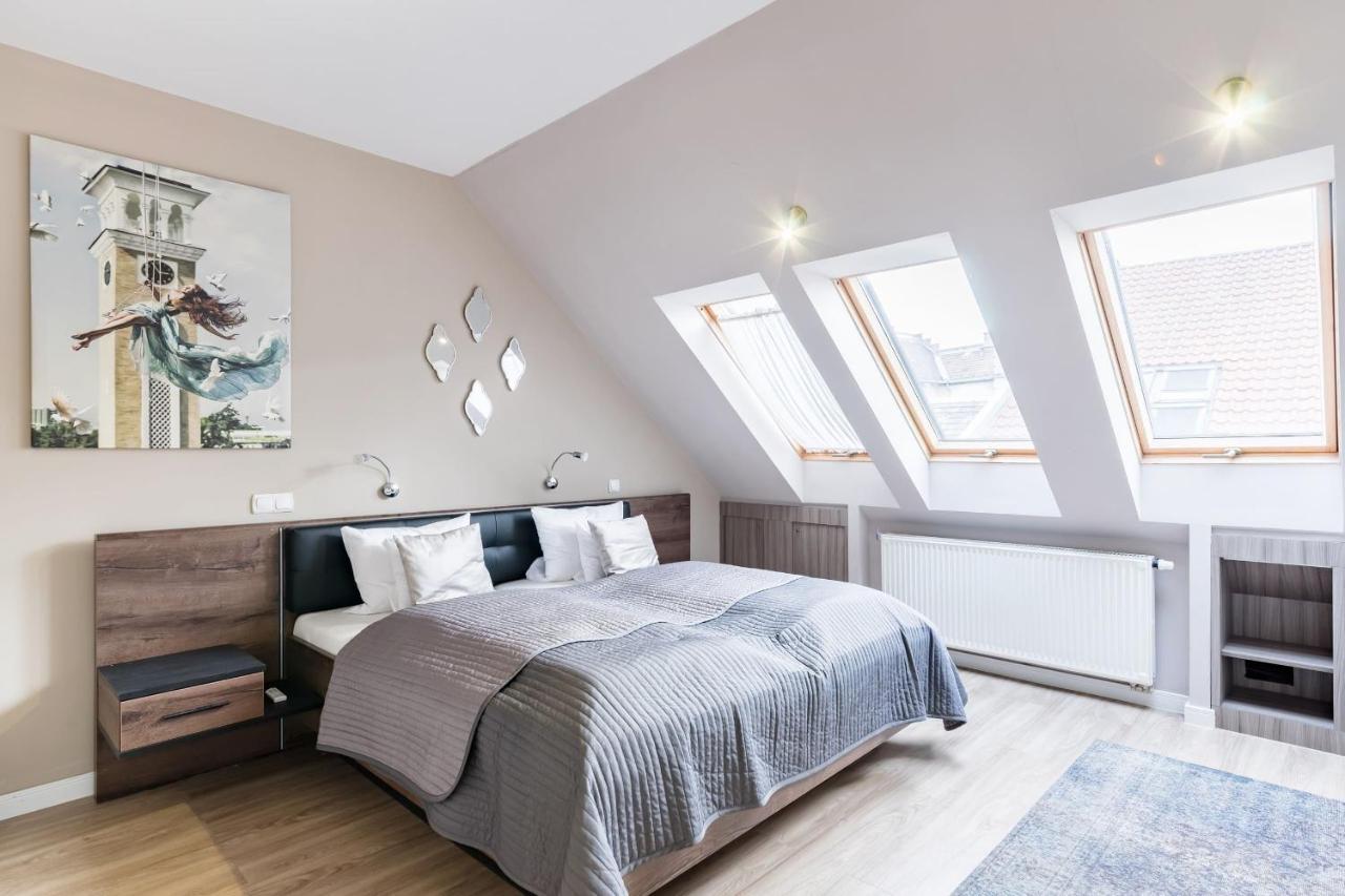 Sunny And Central Penthouse With Private Garage Budapest Bagian luar foto