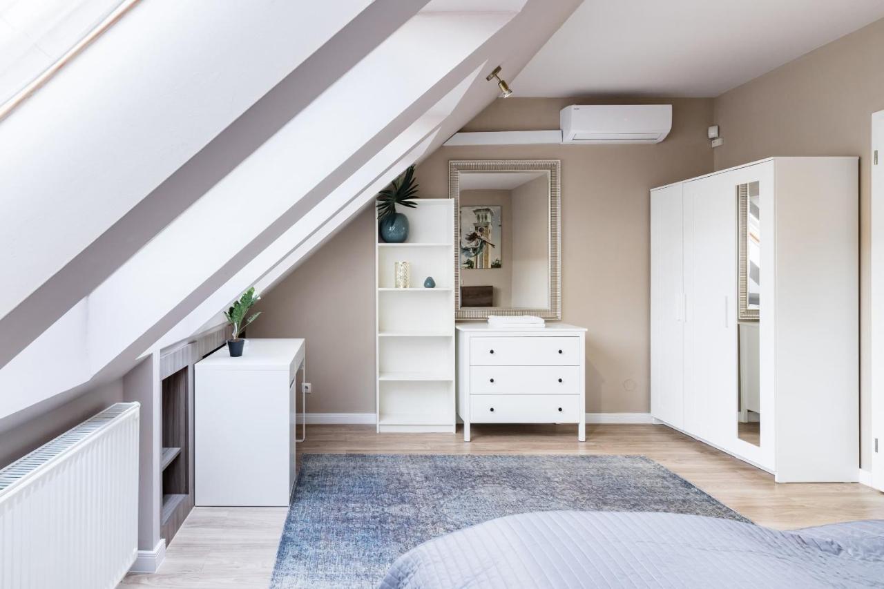Sunny And Central Penthouse With Private Garage Budapest Bagian luar foto