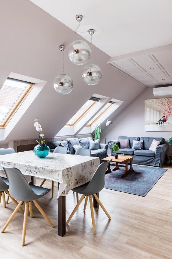 Sunny And Central Penthouse With Private Garage Budapest Bagian luar foto