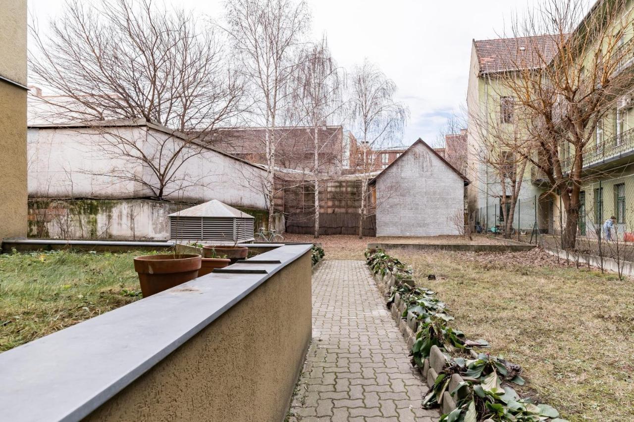 Sunny And Central Penthouse With Private Garage Budapest Bagian luar foto