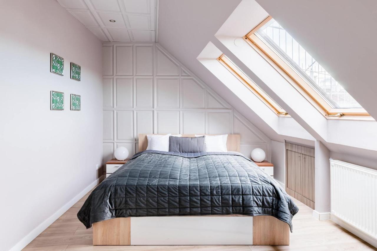 Sunny And Central Penthouse With Private Garage Budapest Bagian luar foto
