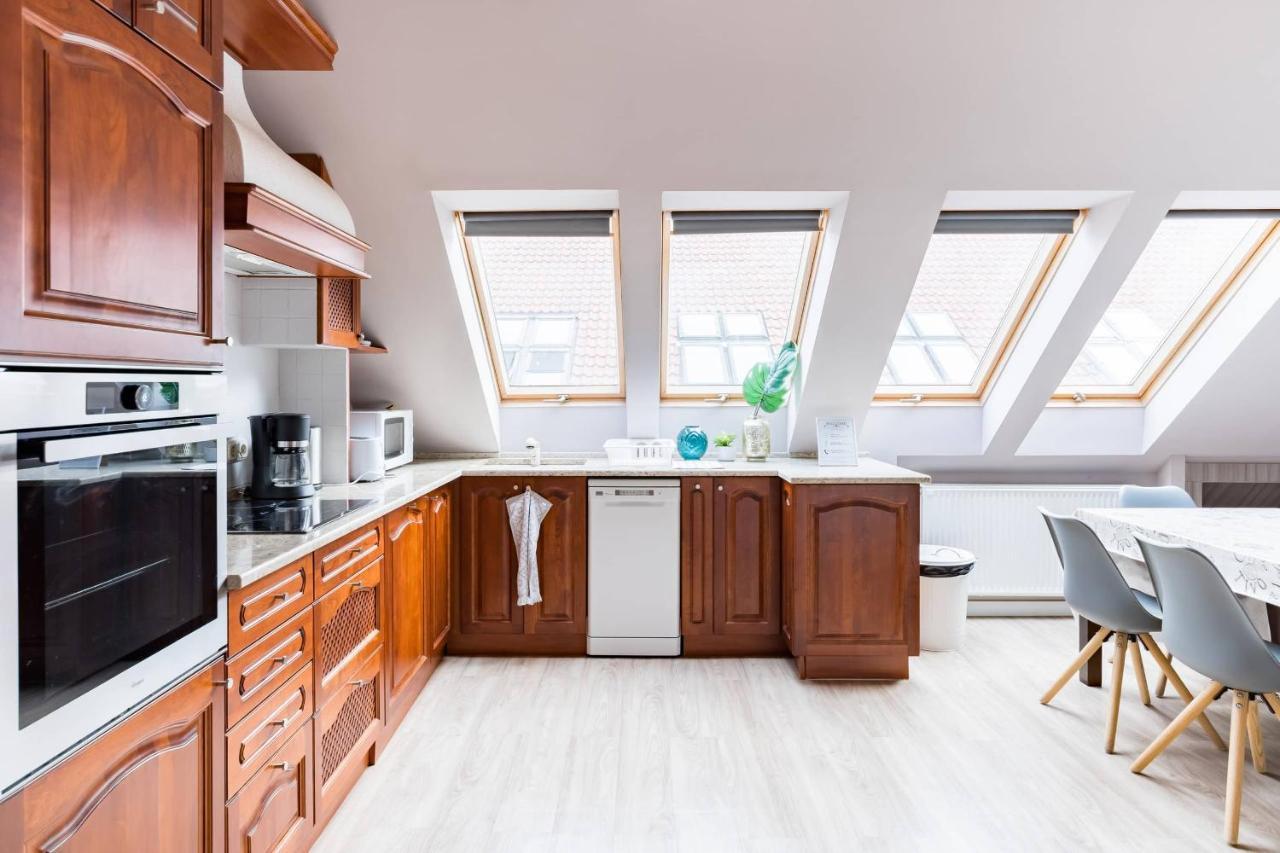 Sunny And Central Penthouse With Private Garage Budapest Bagian luar foto