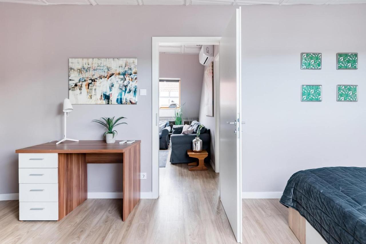 Sunny And Central Penthouse With Private Garage Budapest Bagian luar foto