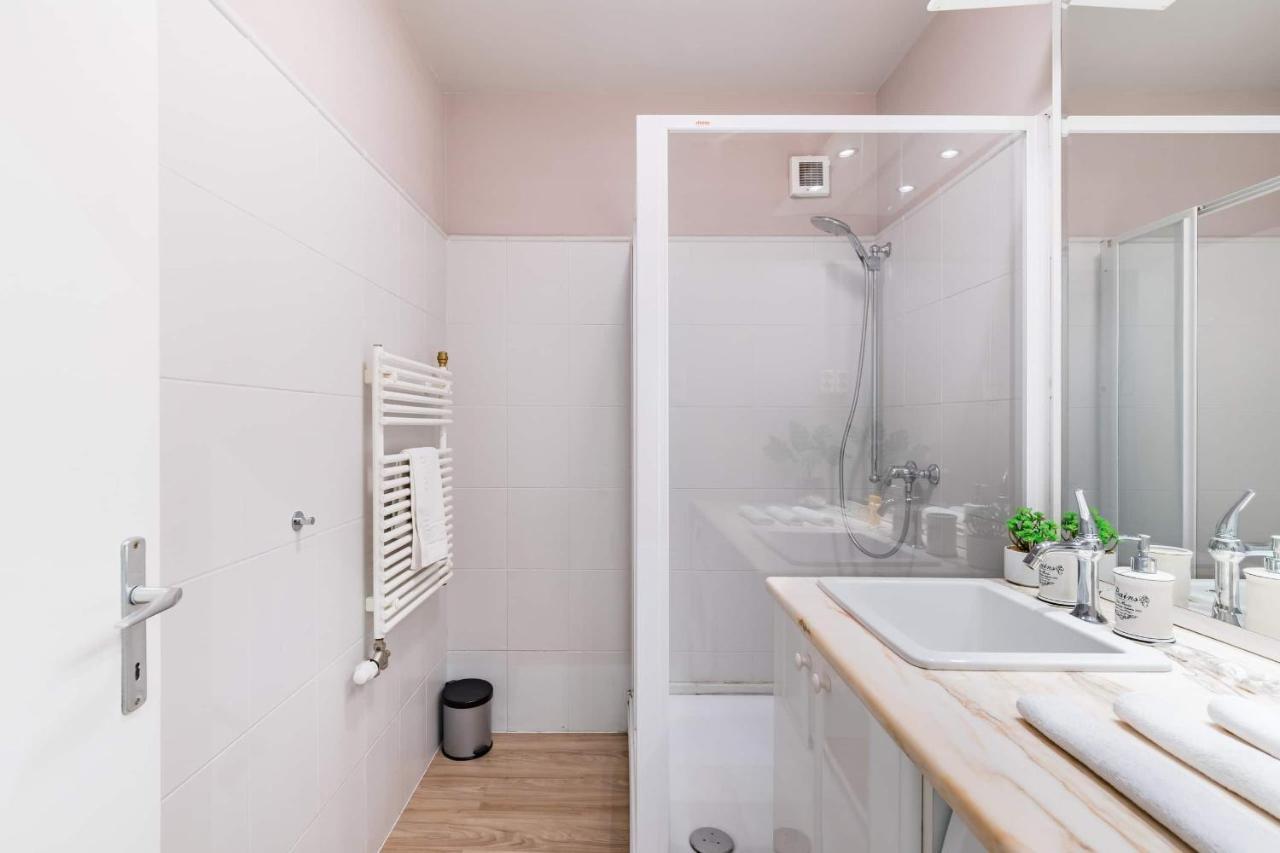 Sunny And Central Penthouse With Private Garage Budapest Bagian luar foto