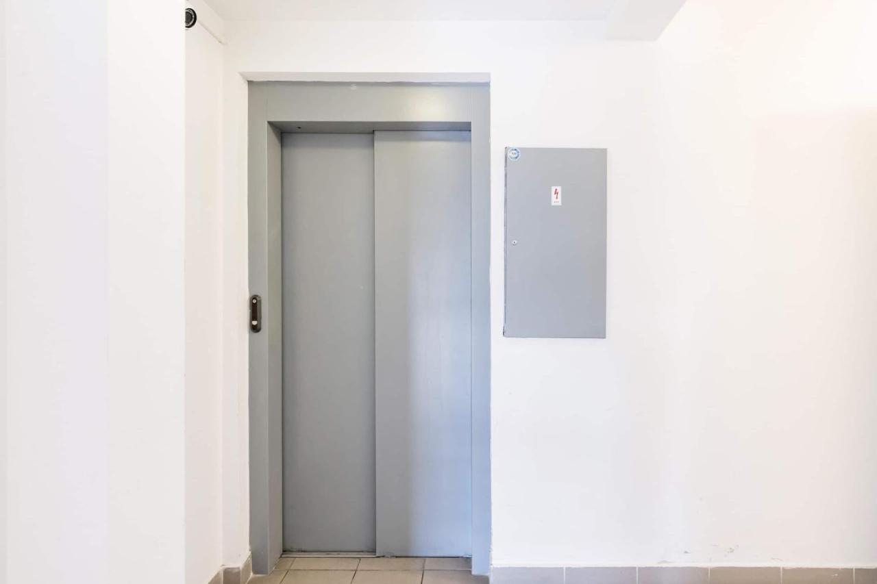 Sunny And Central Penthouse With Private Garage Budapest Bagian luar foto
