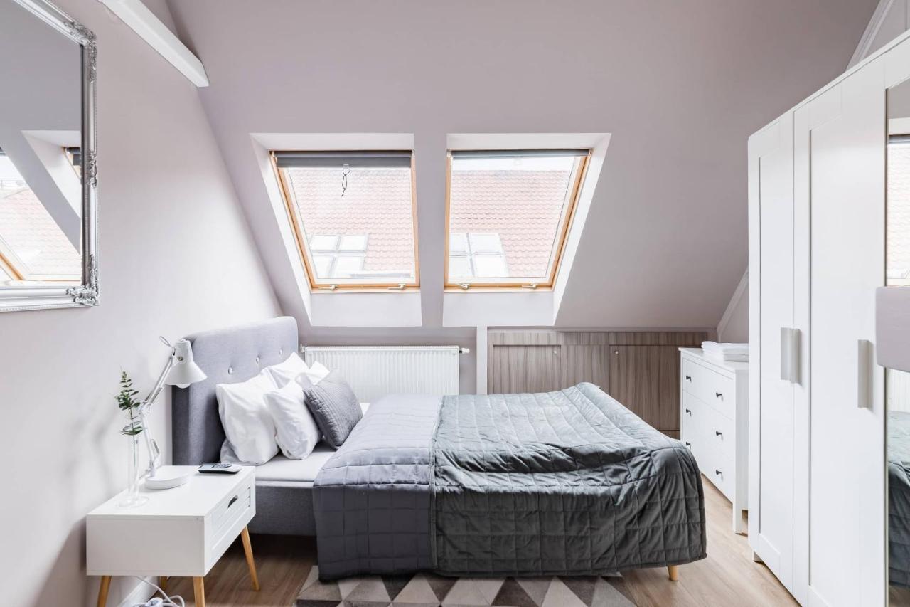 Sunny And Central Penthouse With Private Garage Budapest Bagian luar foto
