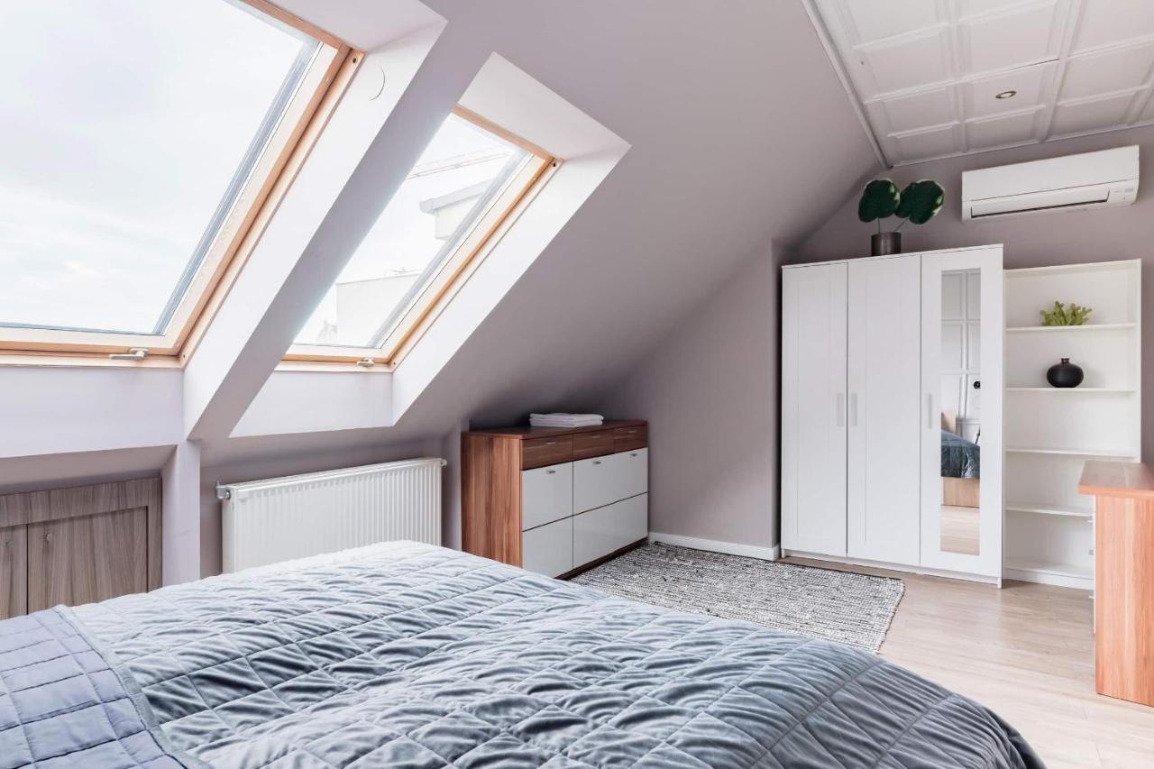 Sunny And Central Penthouse With Private Garage Budapest Bagian luar foto