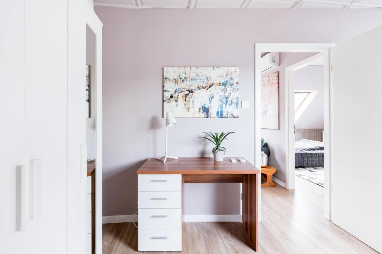 Sunny And Central Penthouse With Private Garage Budapest Bagian luar foto