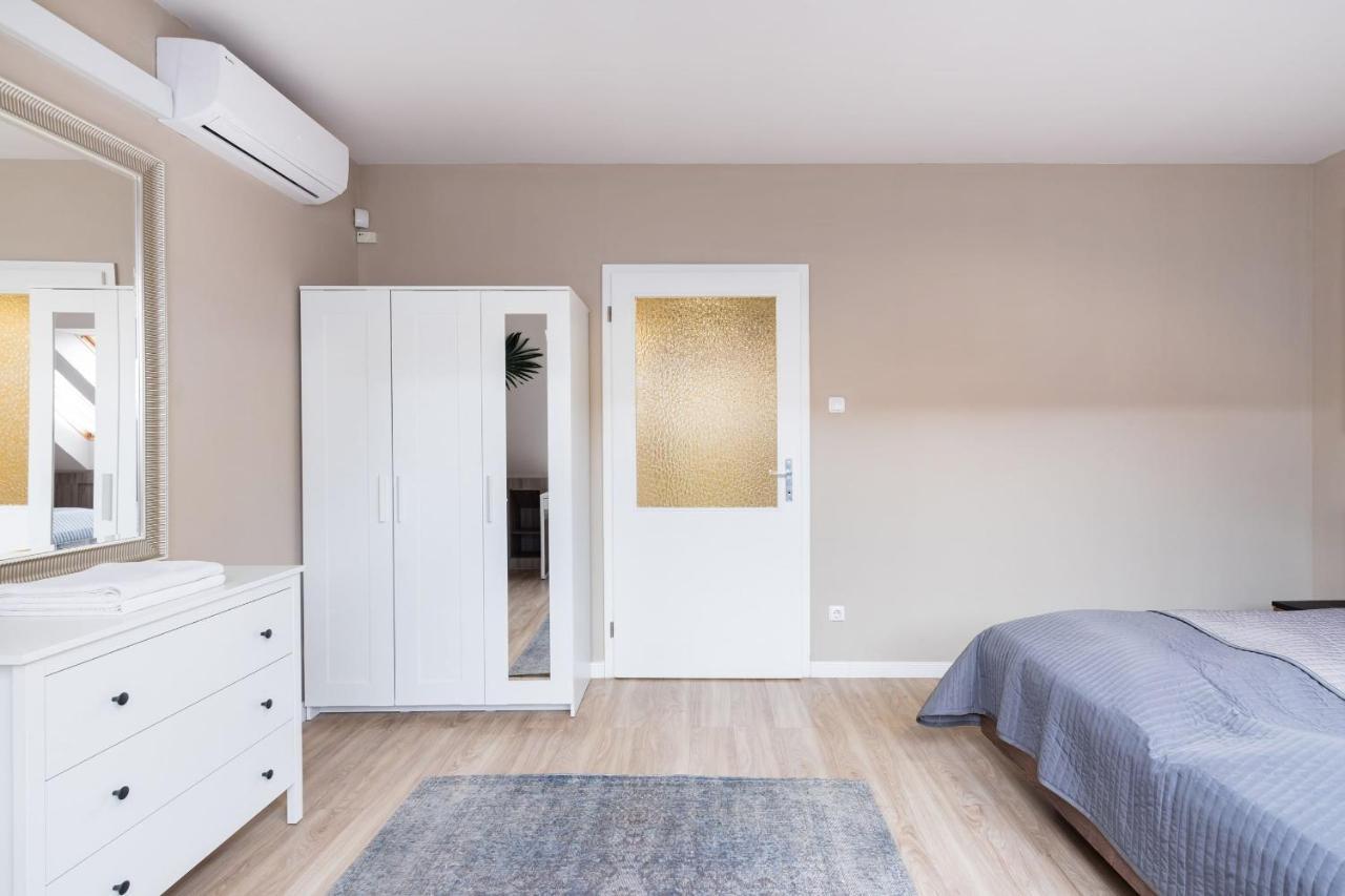 Sunny And Central Penthouse With Private Garage Budapest Bagian luar foto