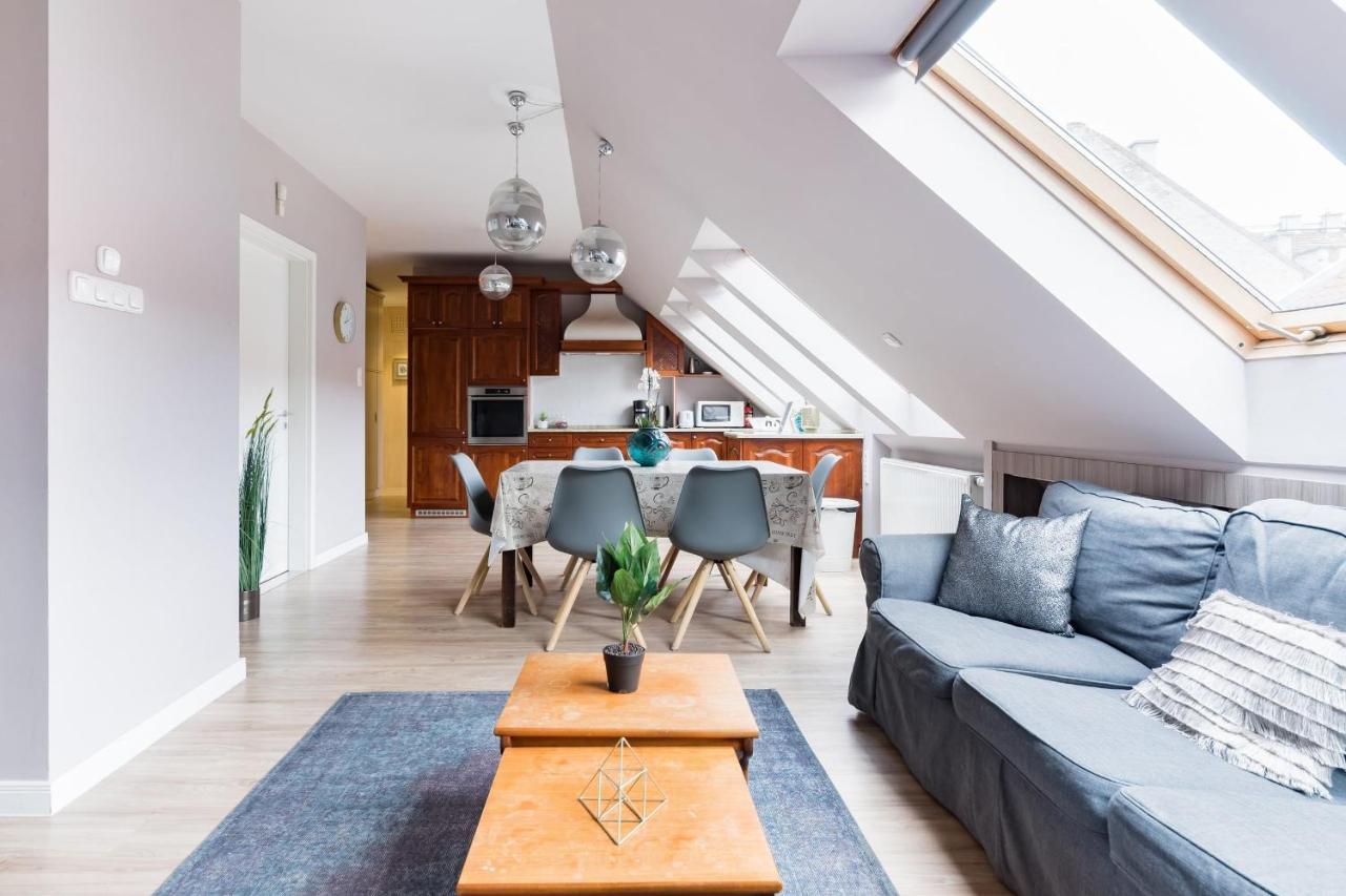 Sunny And Central Penthouse With Private Garage Budapest Bagian luar foto
